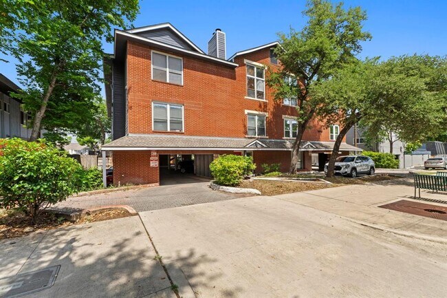 Building Photo - 2804 Rio Grande St