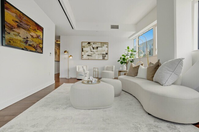 Building Photo - 800 AVENUE AT Port