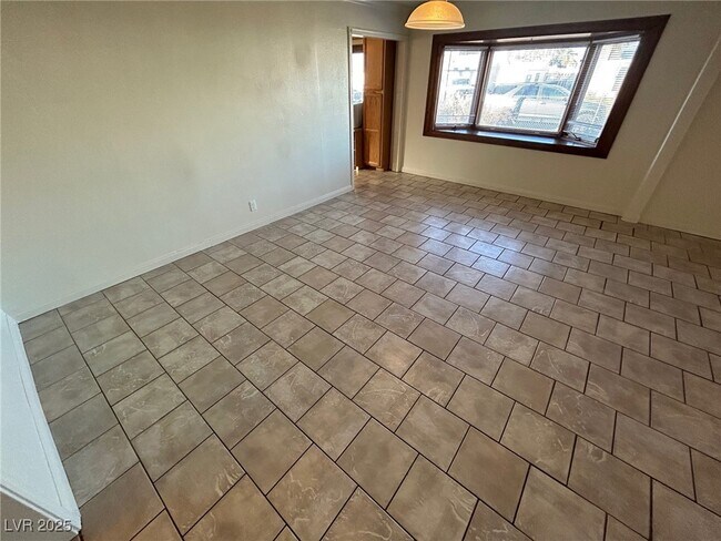 Building Photo - 113 Cedar St