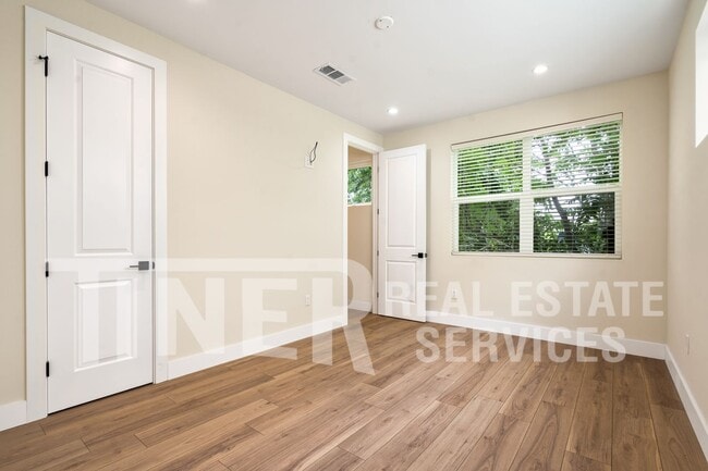 Building Photo - 425 G St