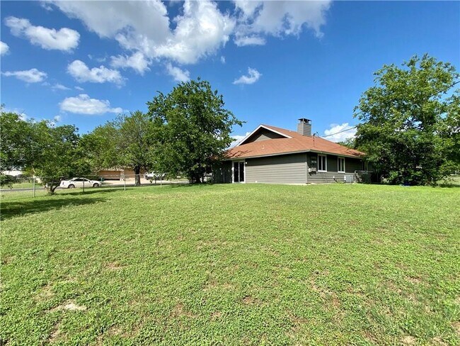Building Photo - 1715 Shadowview Dr