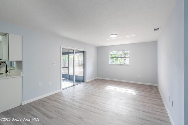 Building Photo - 306 Harvey Ave NE