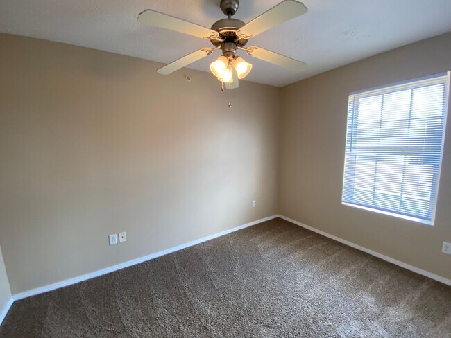 Building Photo - 1040 S Clifton Ave