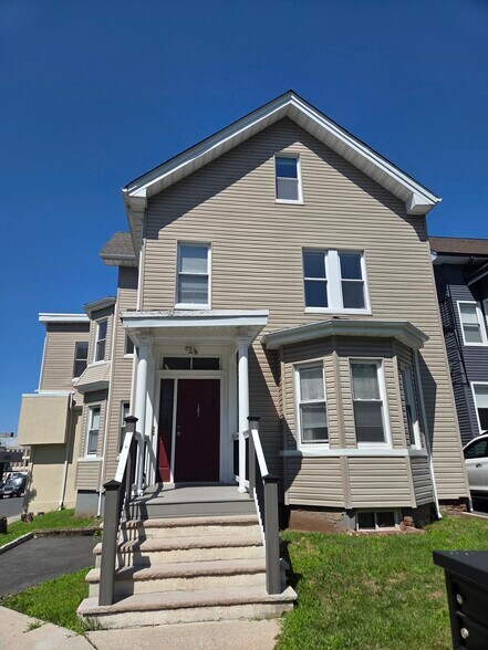 Building Photo - 101 2nd St