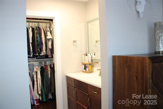 Building Photo - 18749 Vineyard Point Ln