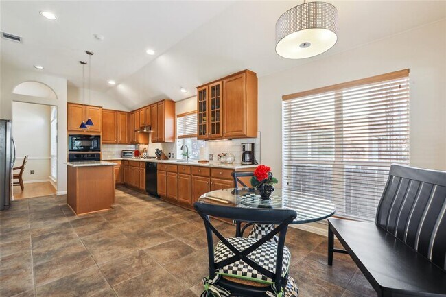 Building Photo - 3805 Pebble Ct