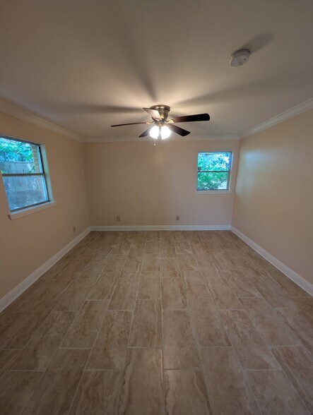 Building Photo - 5011 Warren Dr
