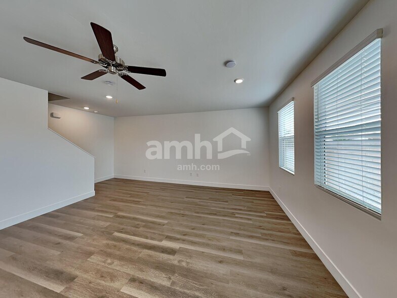 Building Photo - 9535 E Friedel Dr