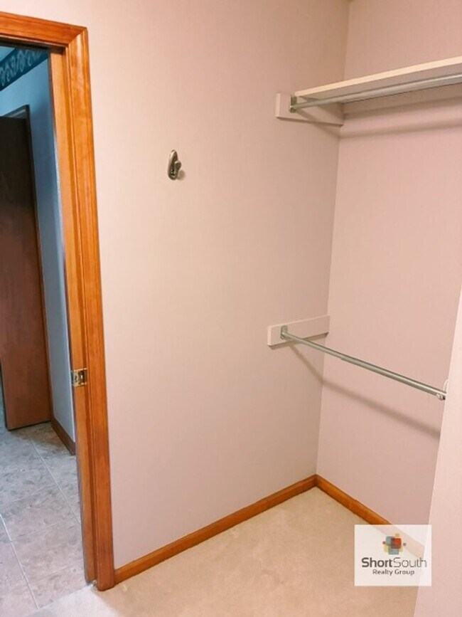 Building Photo - 2146 Creekside Dr SW