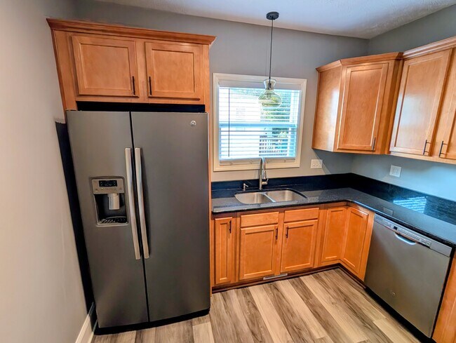 Building Photo - 239 Bachtel St SE