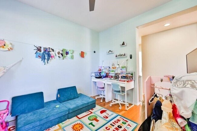 Building Photo - 1423 Caminito Garibay