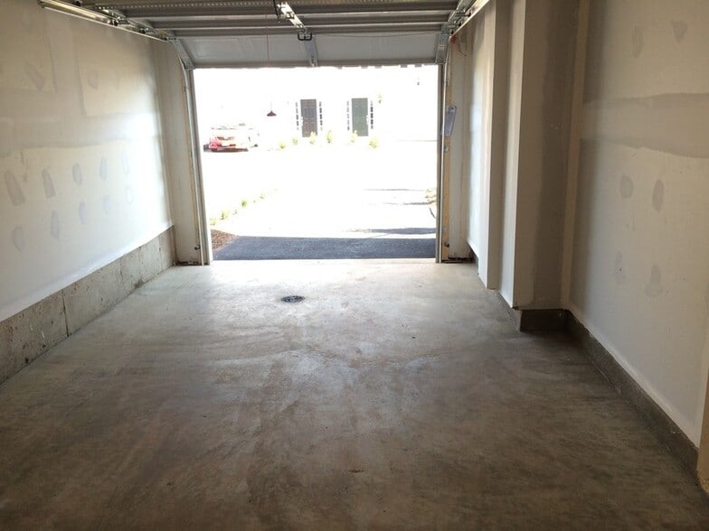 Building Photo - 8275 Heritage Crossing Ct