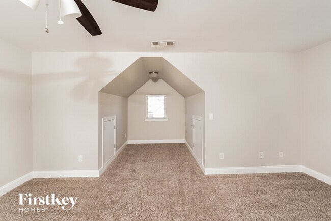 Building Photo - 221 Glen Cross Dr