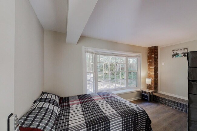 Building Photo - Hickory Hills Estates Home, a 8 minute walk to transit stop N Hairston Rd & 452