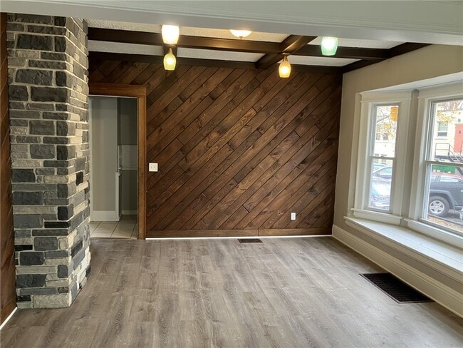 Building Photo - 104 Knickerbocker Ave