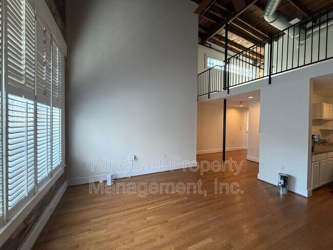 Building Photo - 212 E Main St