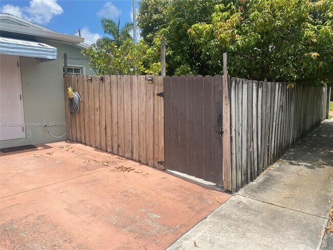 Primary Photo - 7750 NW 5th St