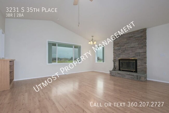 Building Photo - 3231 S 35th Pl