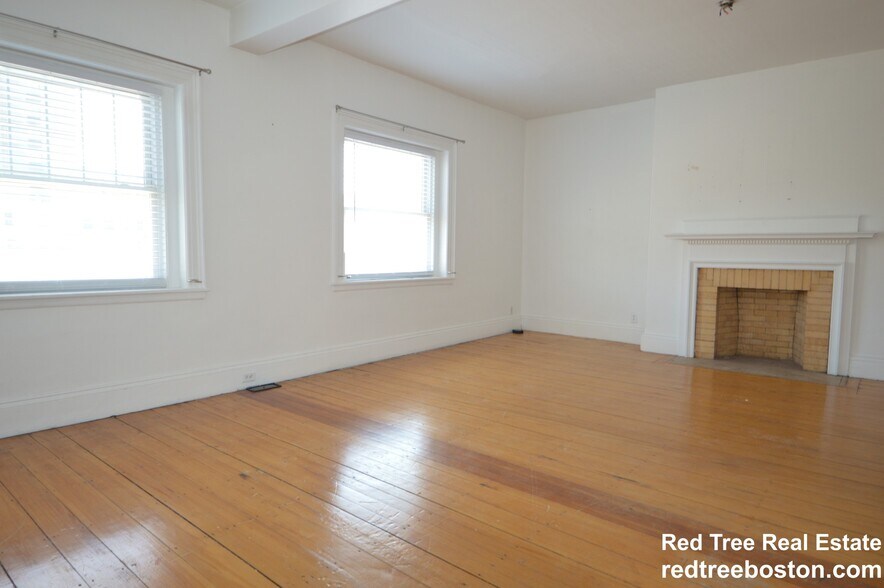 Building Photo - 1726 Beacon St