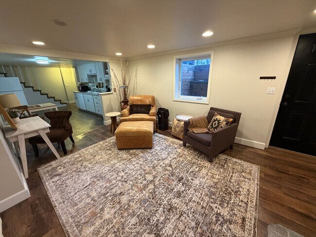 Building Photo - Newly remodeled and furnished 1 bedroom