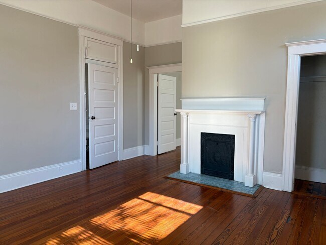 Building Photo - Beautiful Downtown Apartment