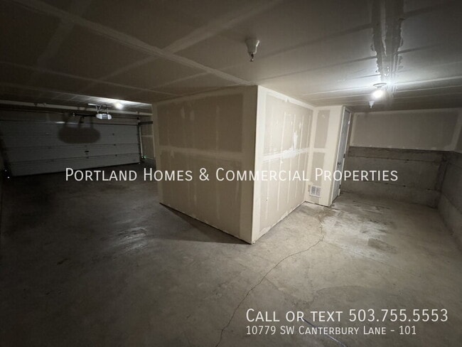 Building Photo - 10779 SW Canterbury Ln