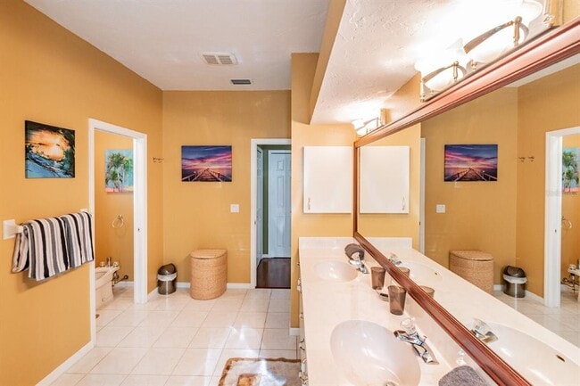 Building Photo - 4974 Cedar Oak Way