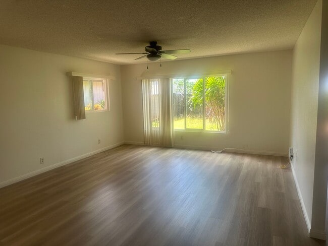 Building Photo - Price Reduced! Single level 3 bedroom 2 ba...