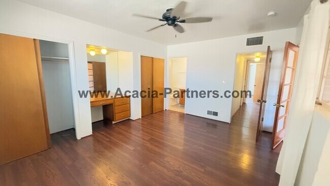 Building Photo - Three Bedroom Ranch Style Home