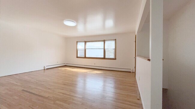 Building Photo - 421 Manila Ave