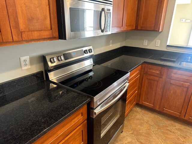 Building Photo - 943 Hillside Lake Terrace