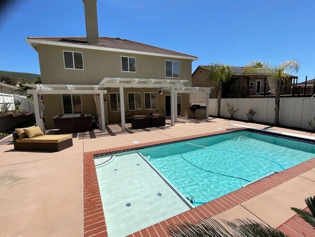 Building Photo - Gorgeous 4 Bedroom Santa Fe Hills Home With a Pool!