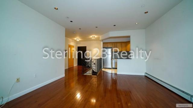 Building Photo - 2 bedroom in Astoria NY 11106