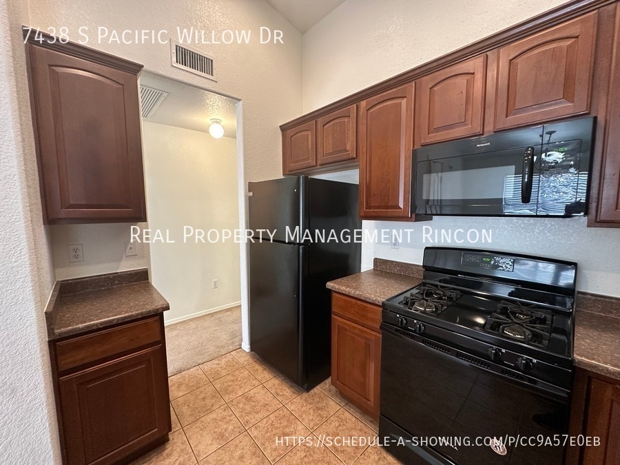 Building Photo - 7438 S Pacific Willow Dr