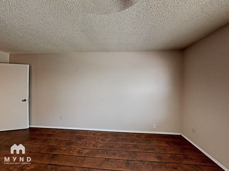 Building Photo - 5515 Brookview Ct