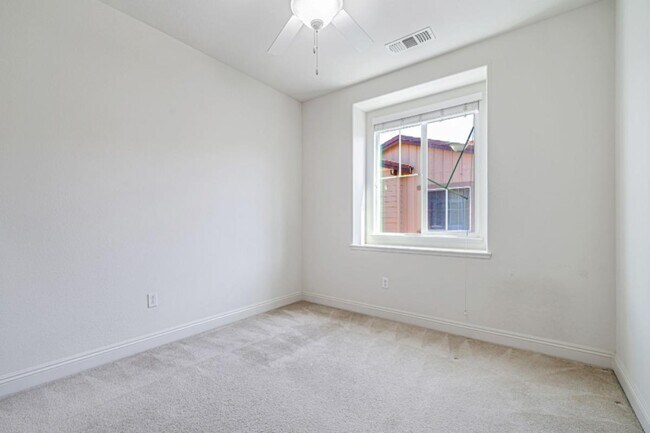 Building Photo - 6704 S Mariposa Ln