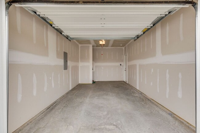 Building Photo - New 3BR Townhome in Saylor’s Place – Modern Finishes & Prime Jonesborough Location