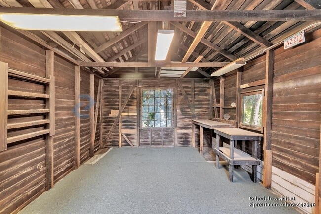 Building Photo - 654 Chetwood St