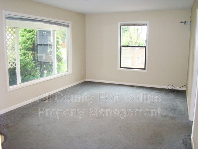 Building Photo - 817 E Laurel St