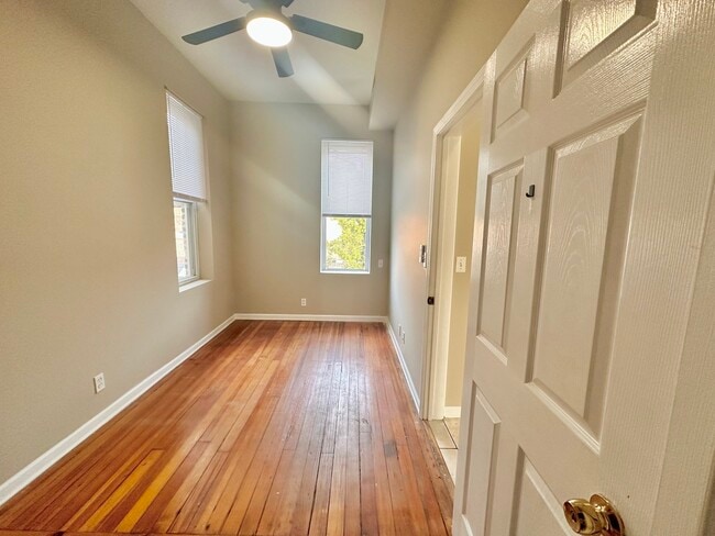 Building Photo - 851 N Ashland Ave