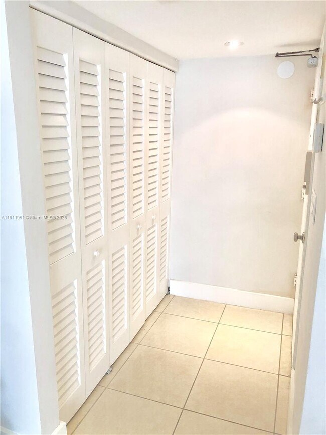 Building Photo - 401 Ocean Dr