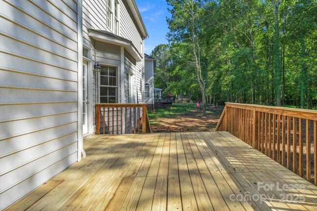 Building Photo - 1202 Coachman Dr