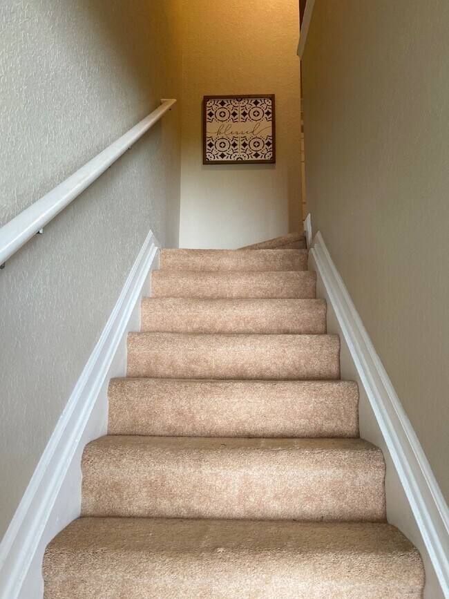 Building Photo - FREE NOVEMBER**Beautiful 2 Bd 2 1/2 bath Corner unit in Wynchase!!NO APPLICATION FEES