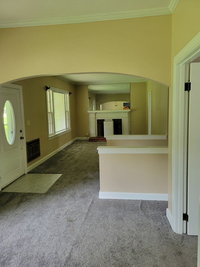 Building Photo - 109 Ray Ave