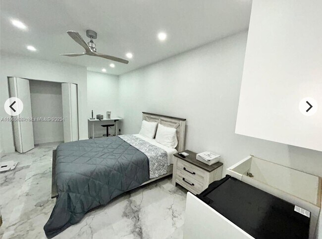 Building Photo - 4521 SW 55th Ave