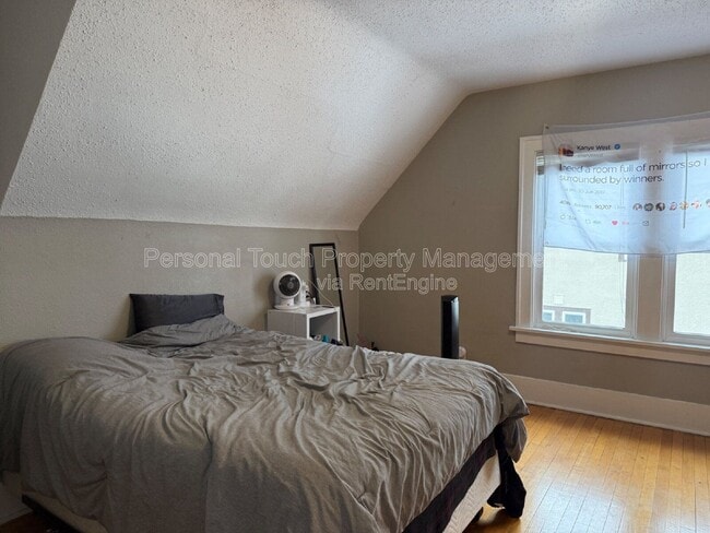 Building Photo - 606 5th St S