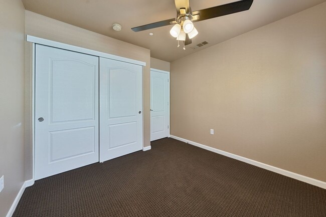 Building Photo - Exceptional 3BR Condo in Folsom! Stylish U...