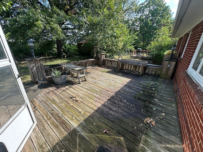 Building Photo - Updated 3 Bedroom Home with Large Kitchen ...