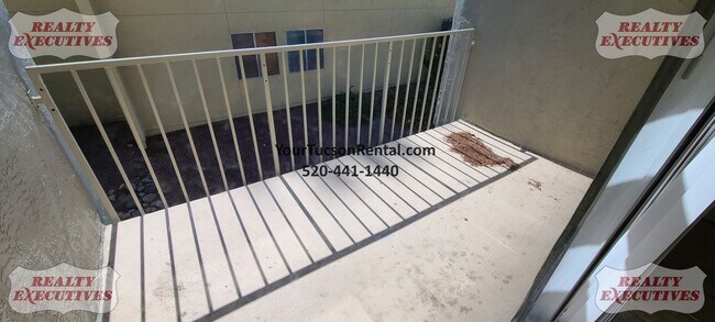 Building Photo - 22nd & Kolb Area Condo - Upstairs unit in ...