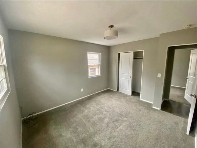 Building Photo - 3 bedroom home in Forest Hills Coming Soon!